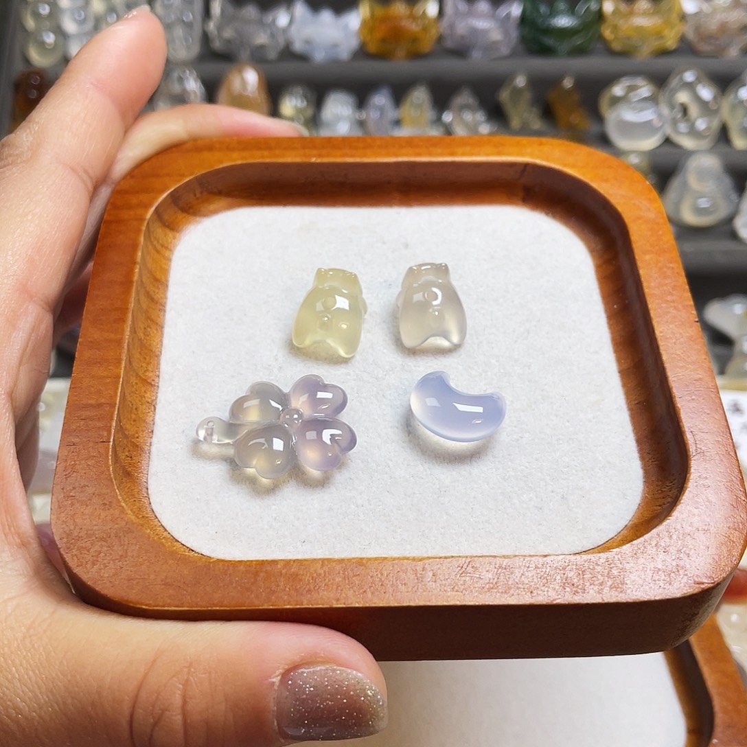 煊***朵玛瑙/玉髓未镶嵌颈饰