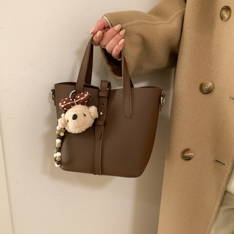 简约时尚轻奢水桶包2025秋冬新款荔枝纹软皮小包包手提包包  斜挎