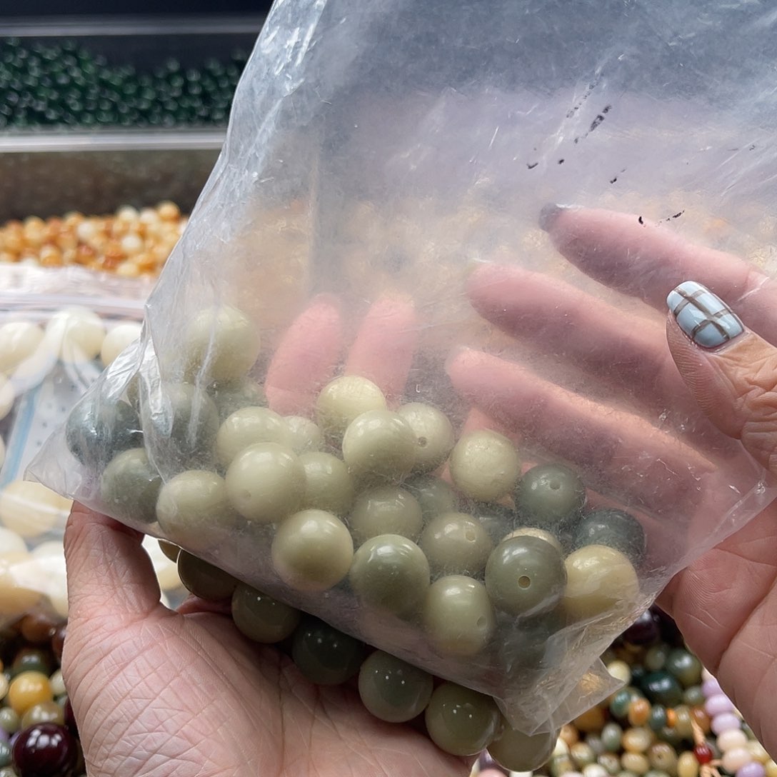 白玉菩提吊坠B/16mm/13颗锅底微瑕