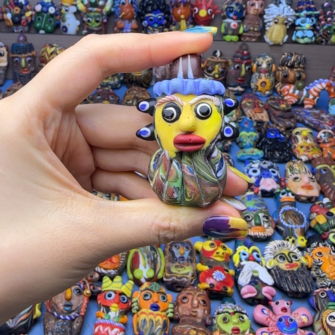 琉璃非金属玻璃颈饰千眼娃