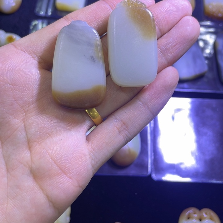 和田玉未镶嵌吊坠