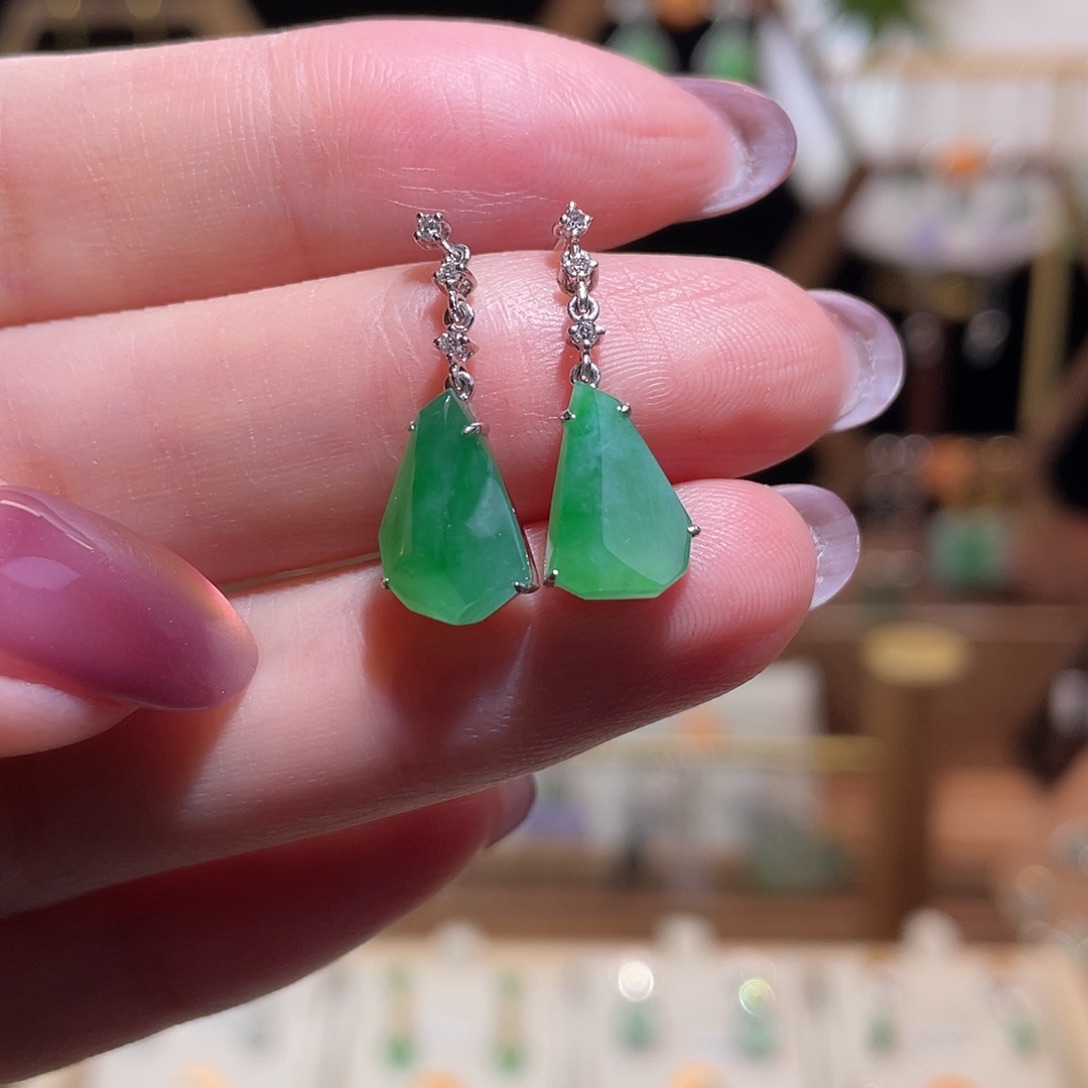 翡翠18K金镶嵌耳饰