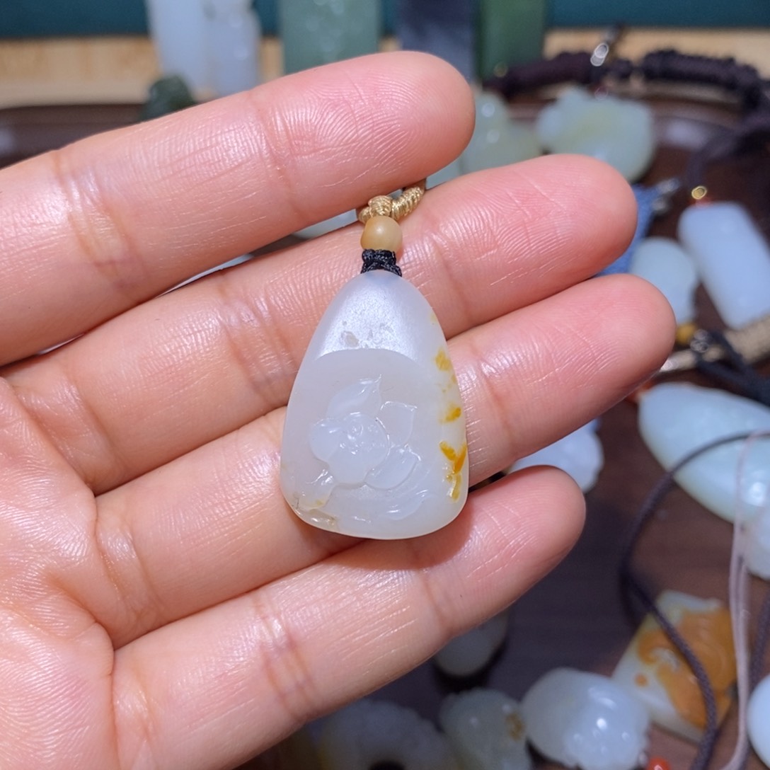 和田玉吊坠(不含链)未镶嵌南****?