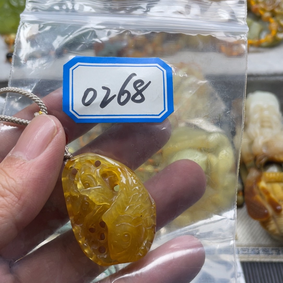 蛇纹石玉颈饰未镶嵌吊坠