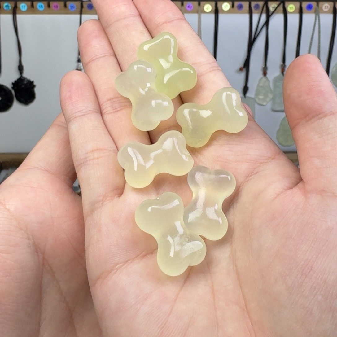 蛇纹石玉吊坠未镶嵌