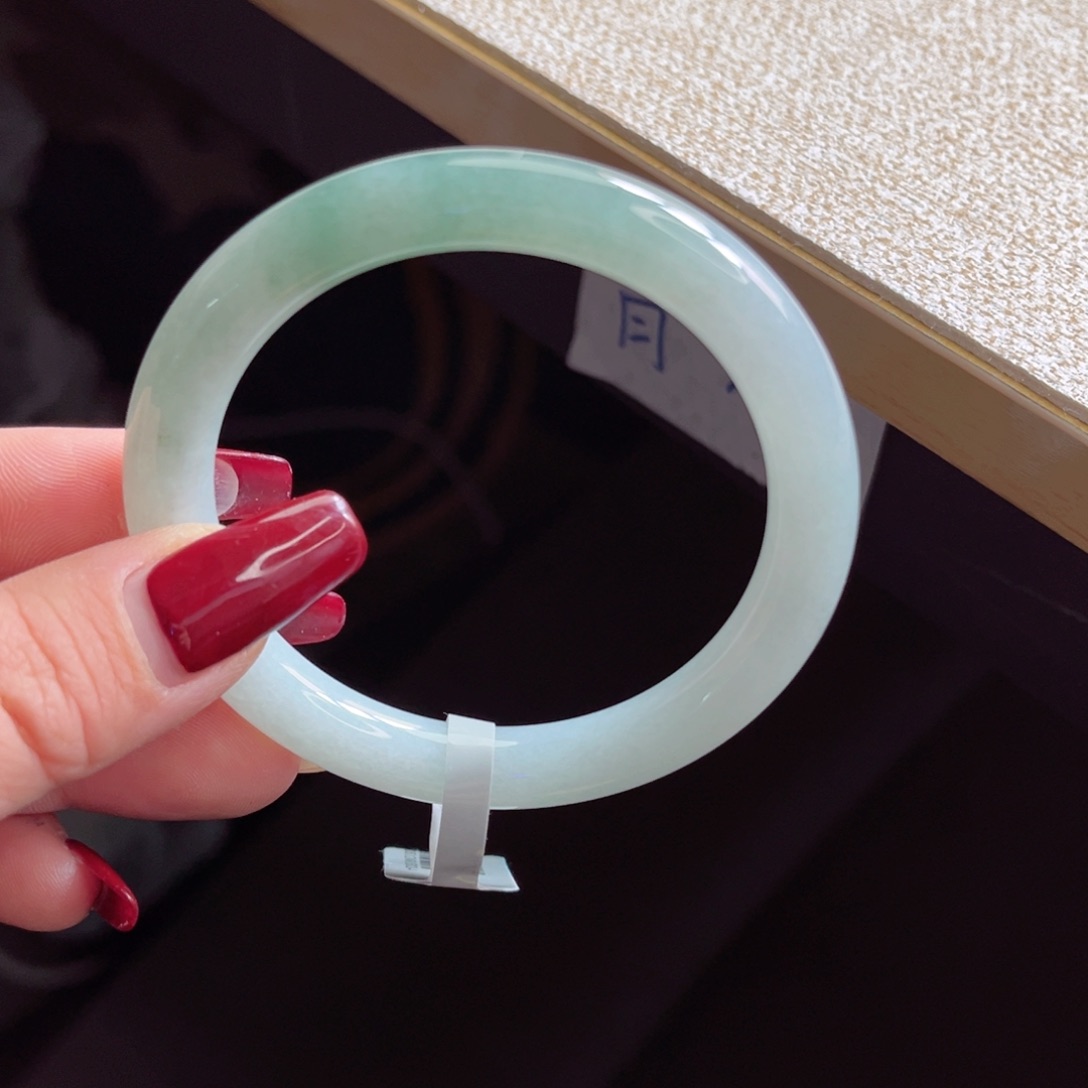 翡翠手镯未镶嵌手镯