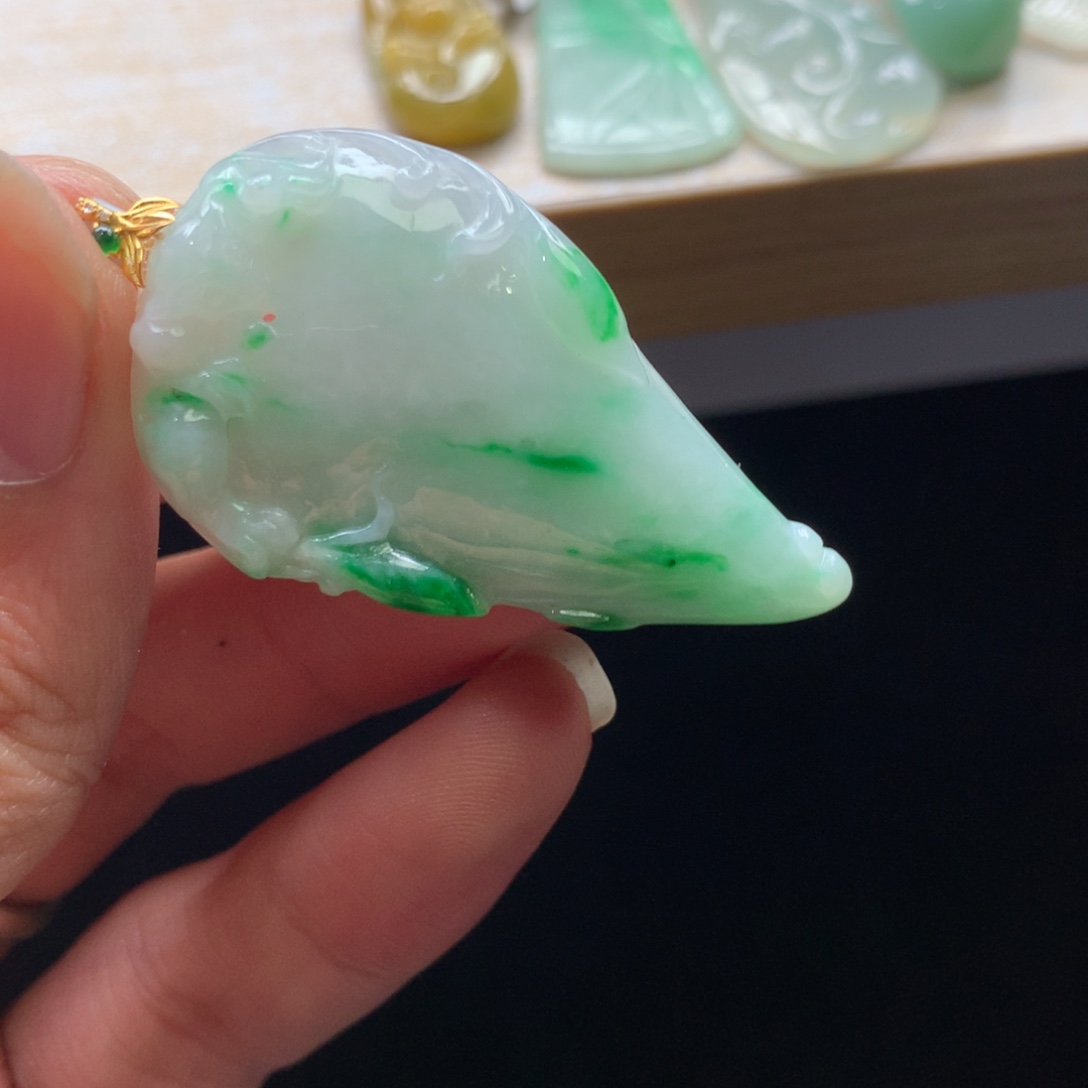 翡翠未镶嵌颈饰吊坠