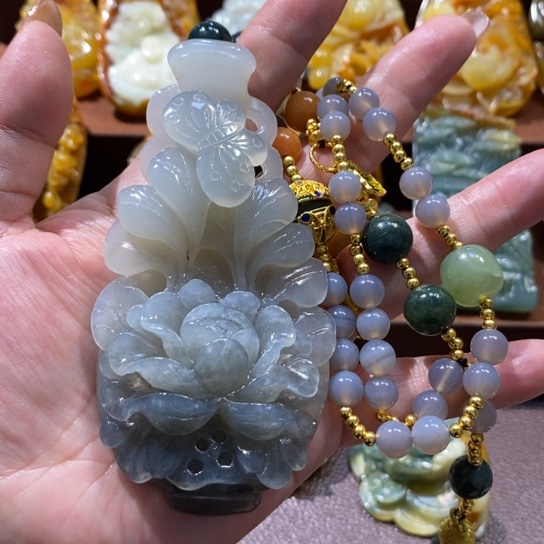 蛇纹石玉未镶嵌颈饰