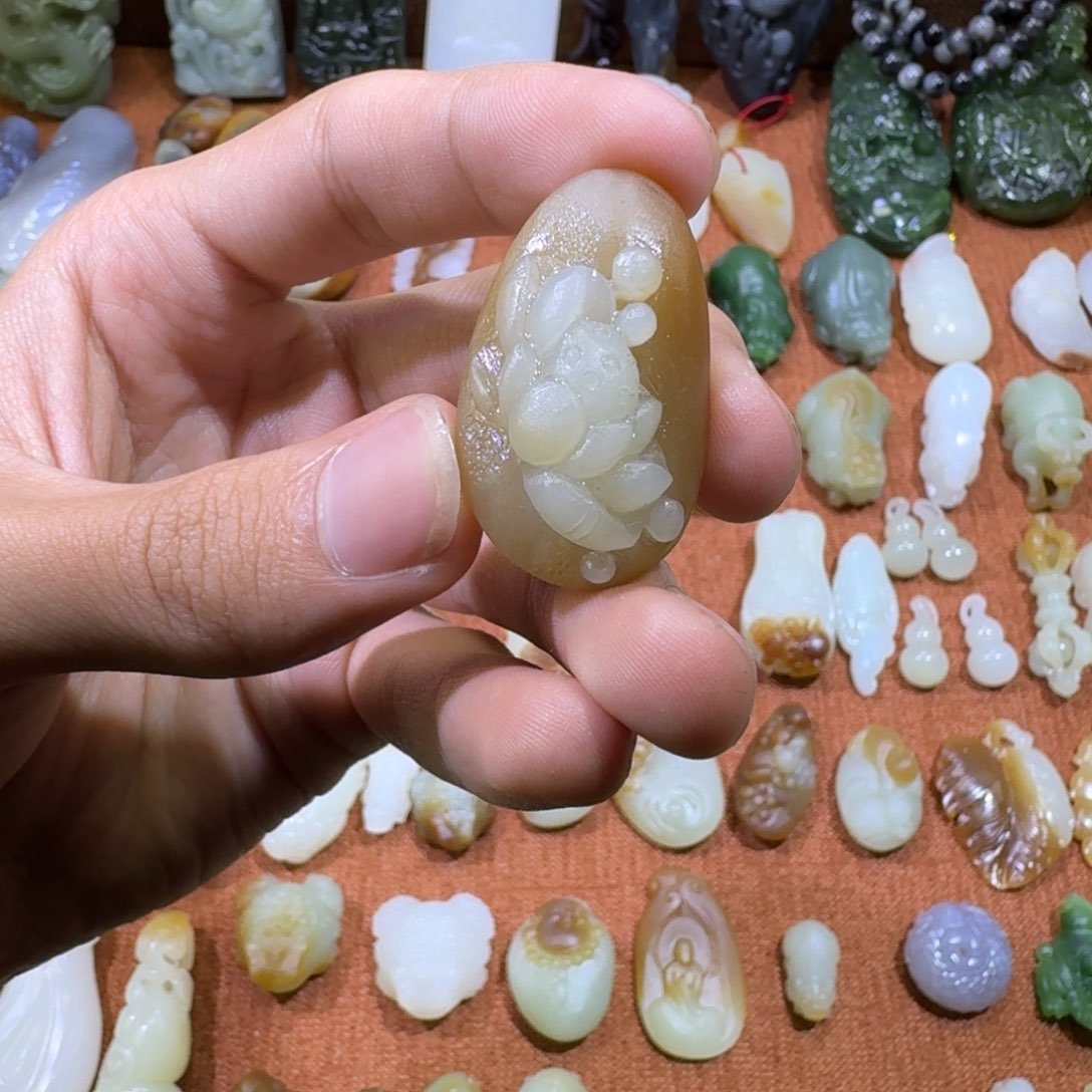 和田玉颈饰未镶嵌