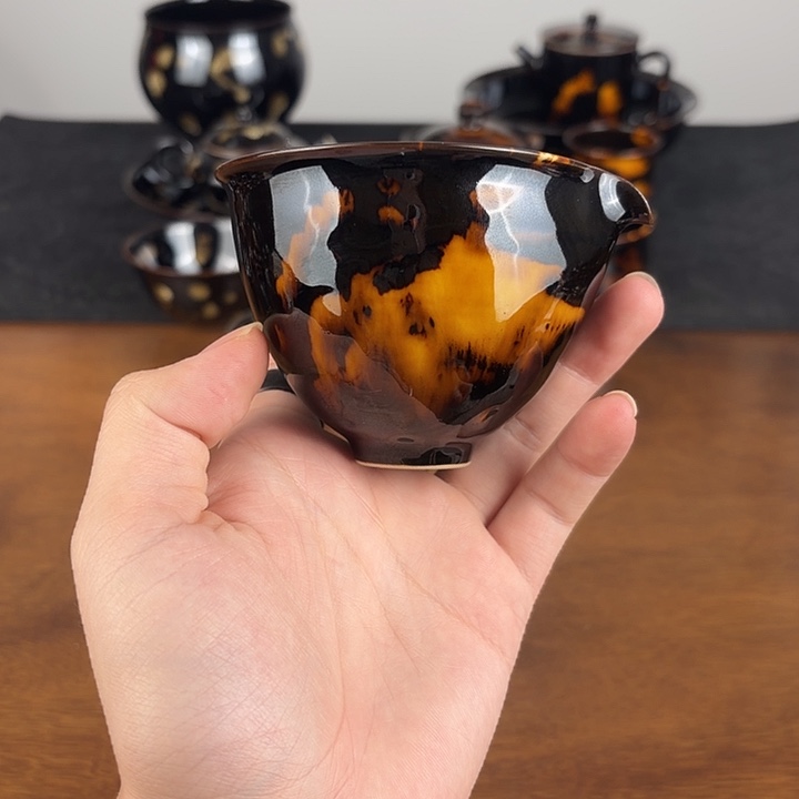 瓷玳瑁釉矮公道杯