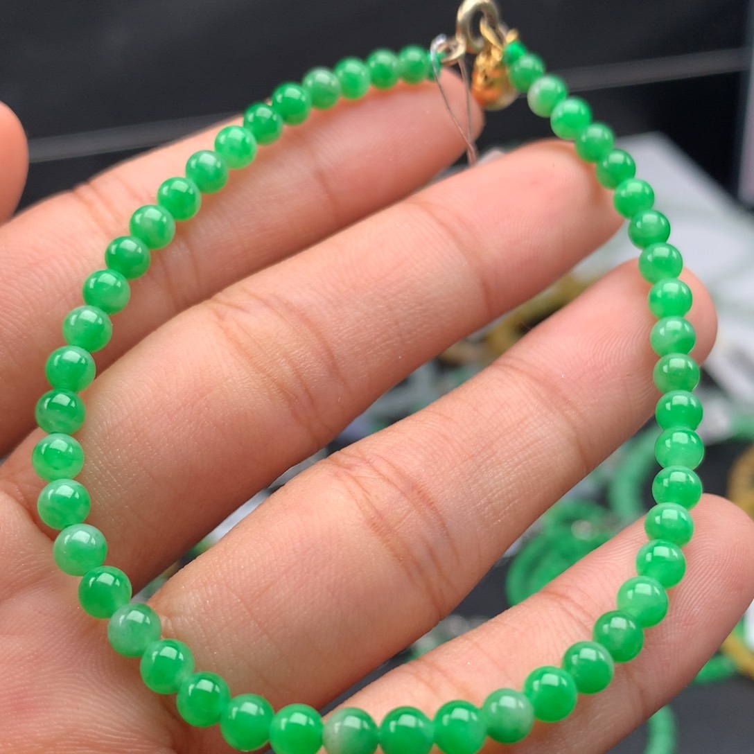 翡翠手镯未镶嵌卡