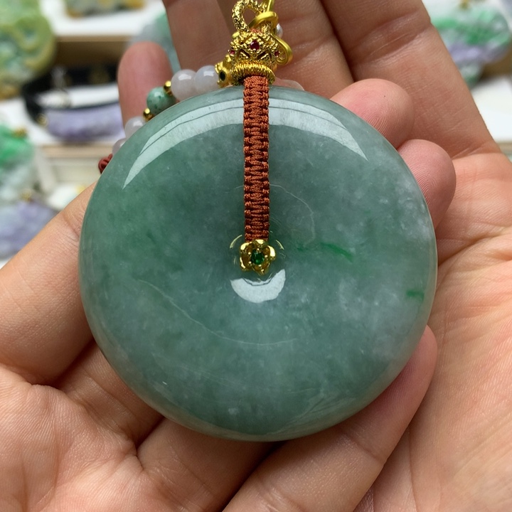 翡翠颈饰未镶嵌翡翠