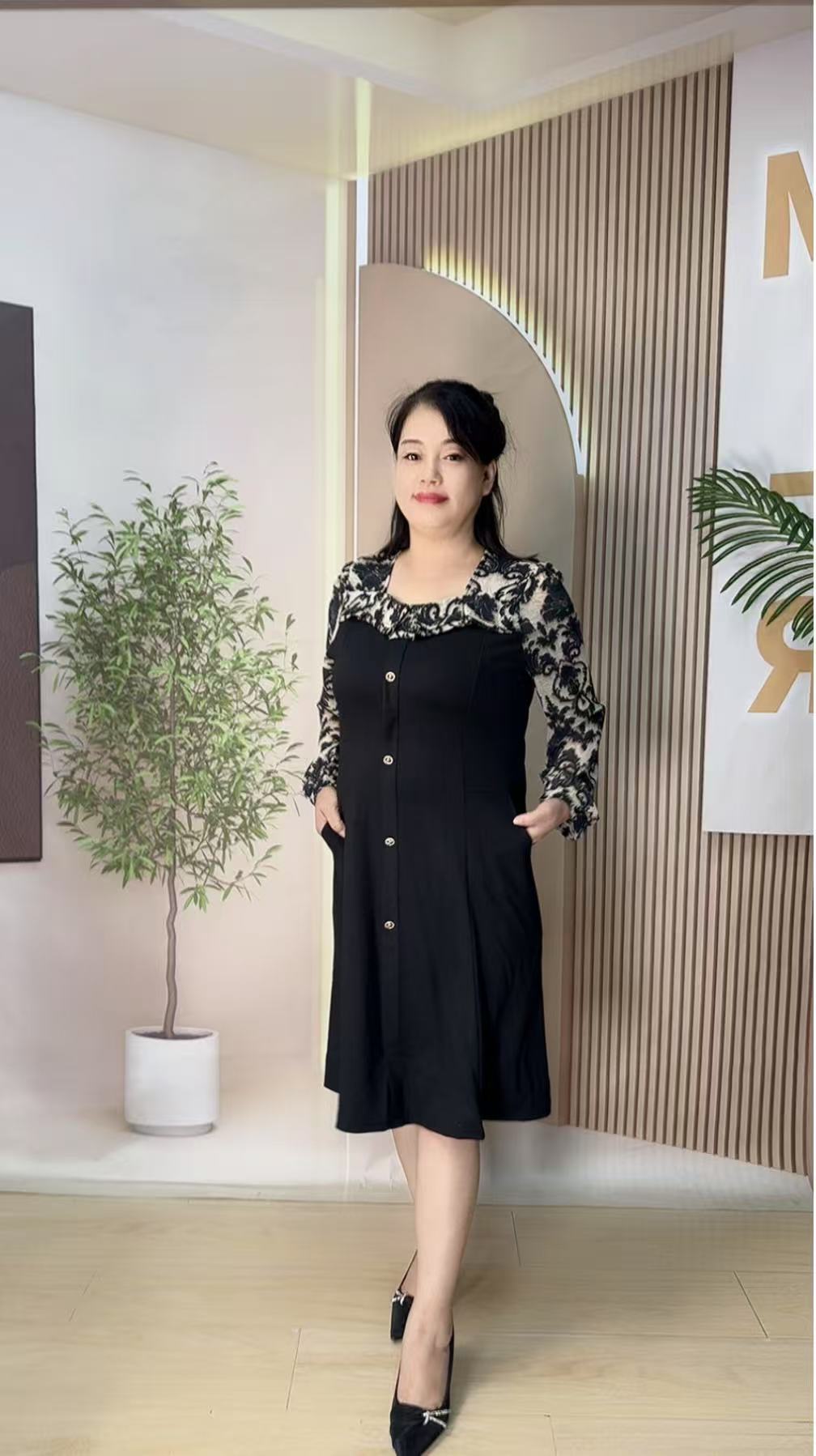 825方领拼接气质名媛法式连衣裙显瘦黑色轻奢长袖时尚百搭