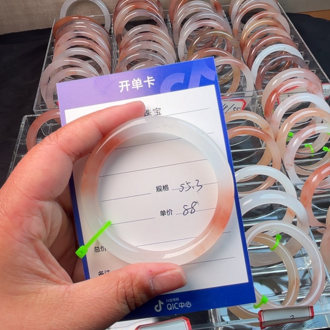 石英质玉手镯未镶嵌