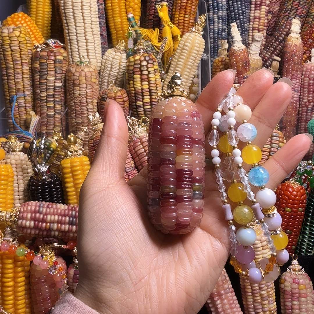 菲***娜亚克力合金蕾丝宝石嘟嘟