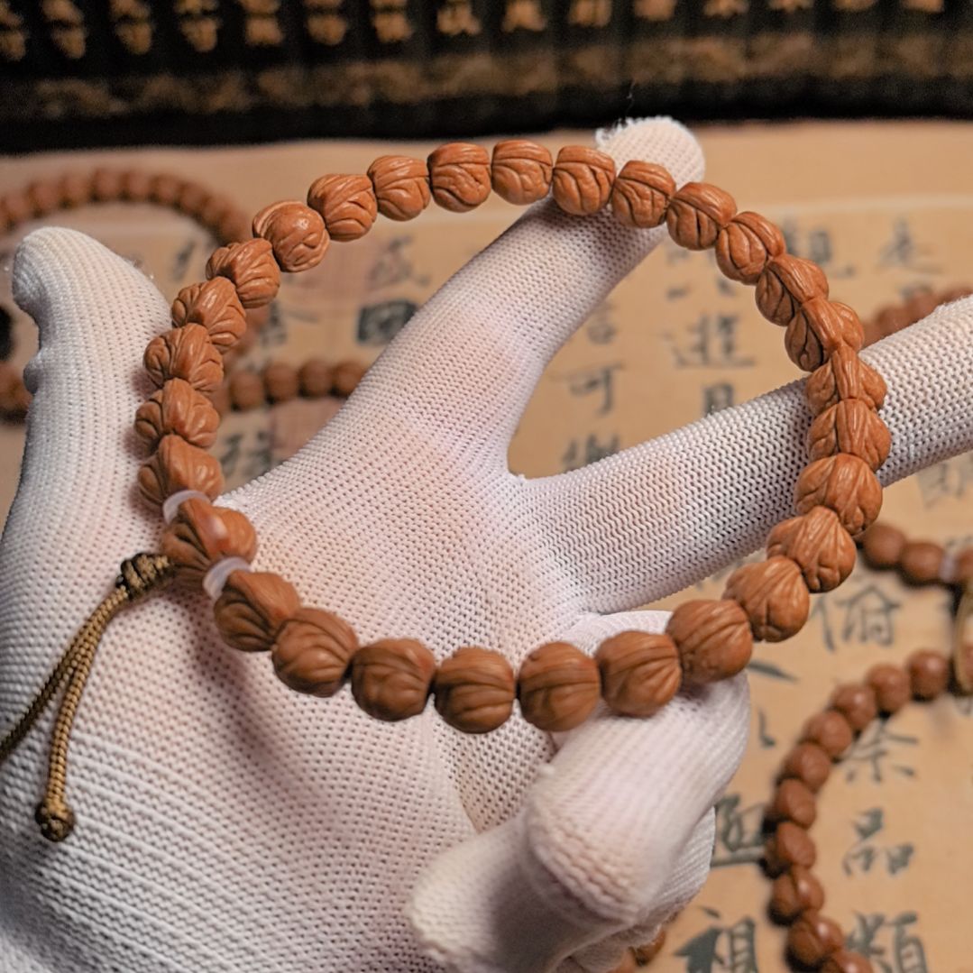 吊坠桃核小龙纹手持