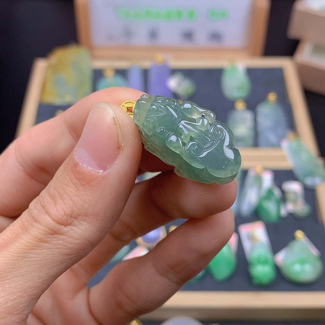 翡翠颈饰18K金镶嵌翡翠