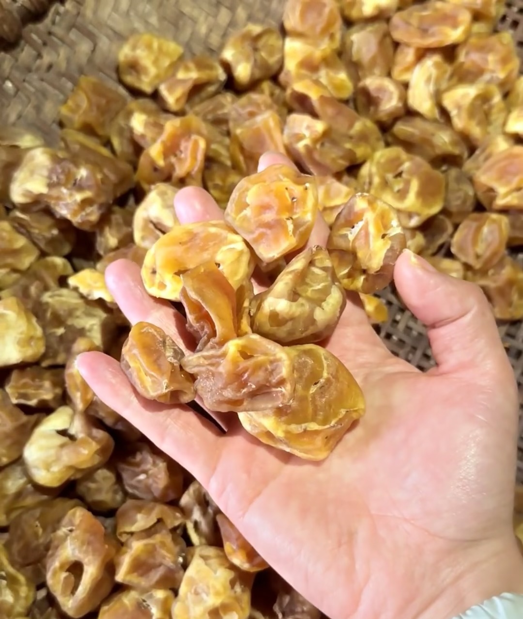 【刘小慧助农代卖增收】农村干洋芋果