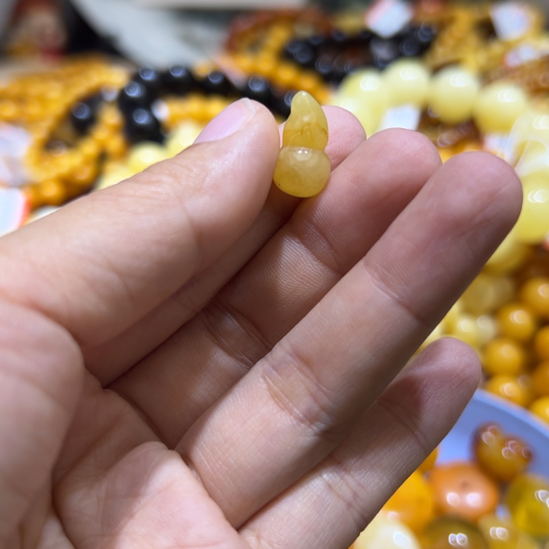 琥珀珠宝奇石未镶嵌