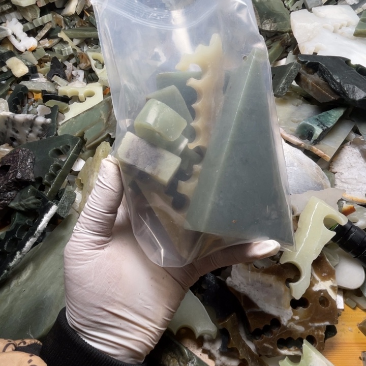 Y***n和田玉未镶嵌珠宝半成品