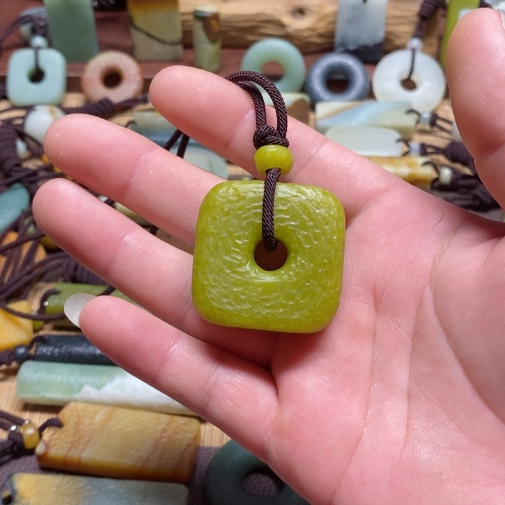 蛇纹石玉挂件未镶嵌樱****你