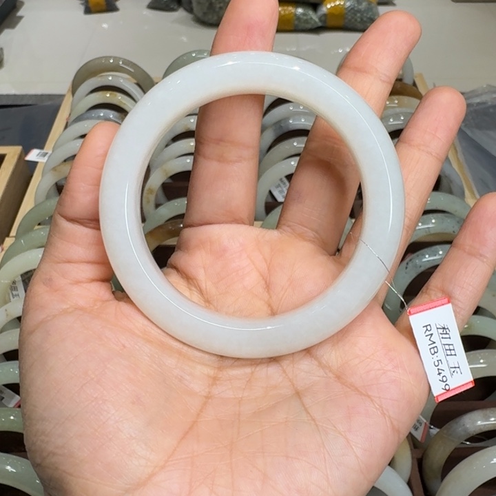 清***界和田玉（糖玉）未镶嵌手镯