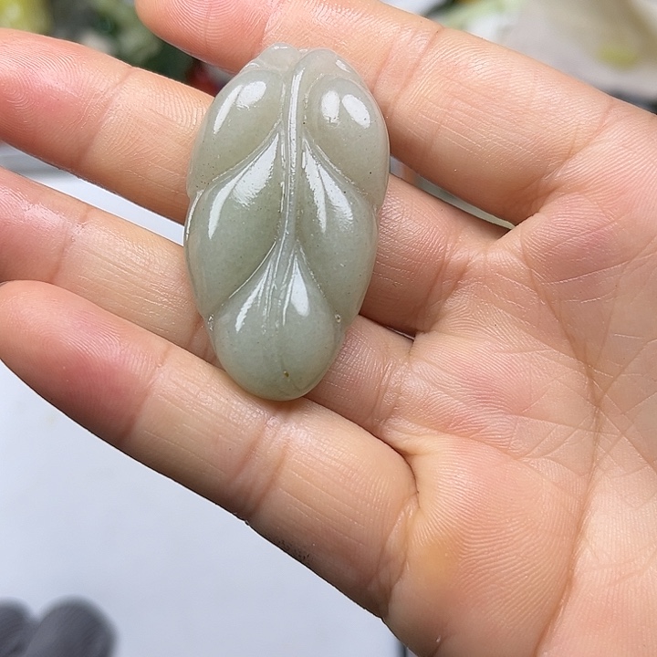 未镶嵌透闪石质玉珠宝奇石
