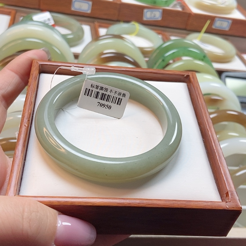 【闪购商品】和田玉手镯未镶嵌55.9