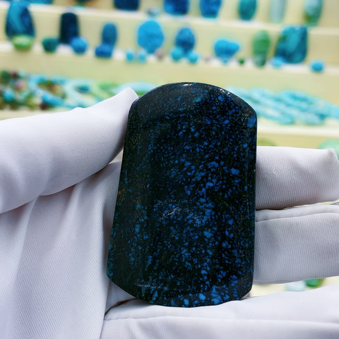 绿松石颈饰未镶嵌