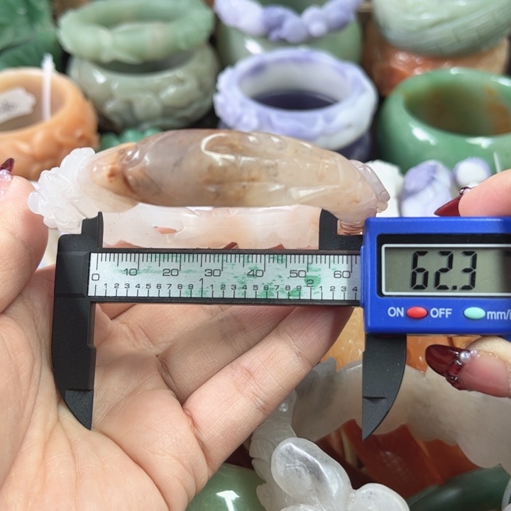 石英质玉手镯未镶嵌大***1