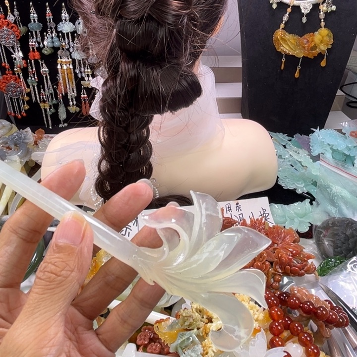 未镶嵌岫玉发饰瑕疵