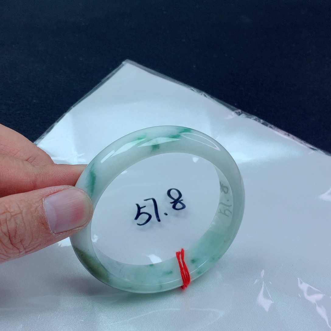 翡翠手镯未镶嵌翡翠手镯