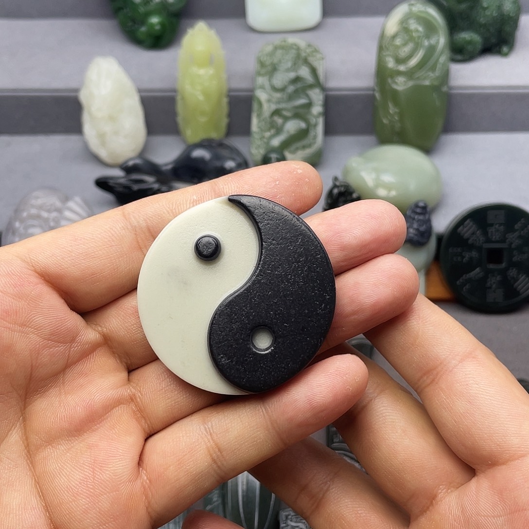 浅***眠和田玉未镶嵌颈饰