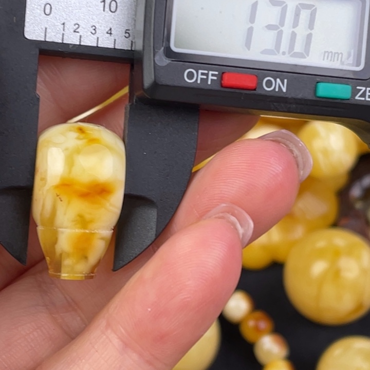 蜜蜡未镶嵌裸石415微瑕