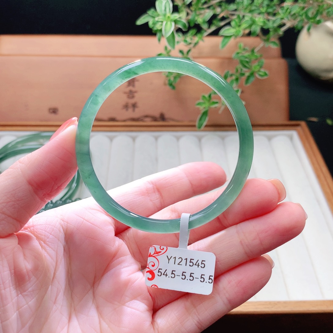 未镶嵌手镯（圆镯）翡翠