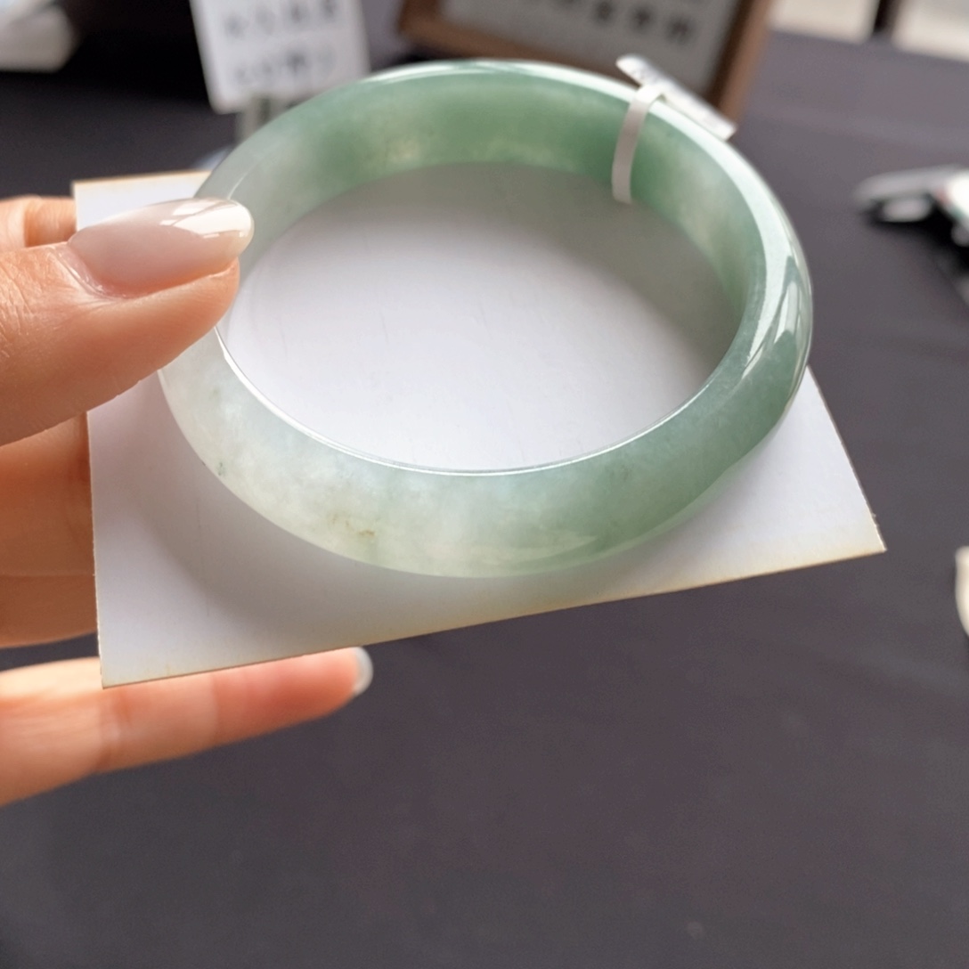 翡翠手镯未镶嵌半山半水