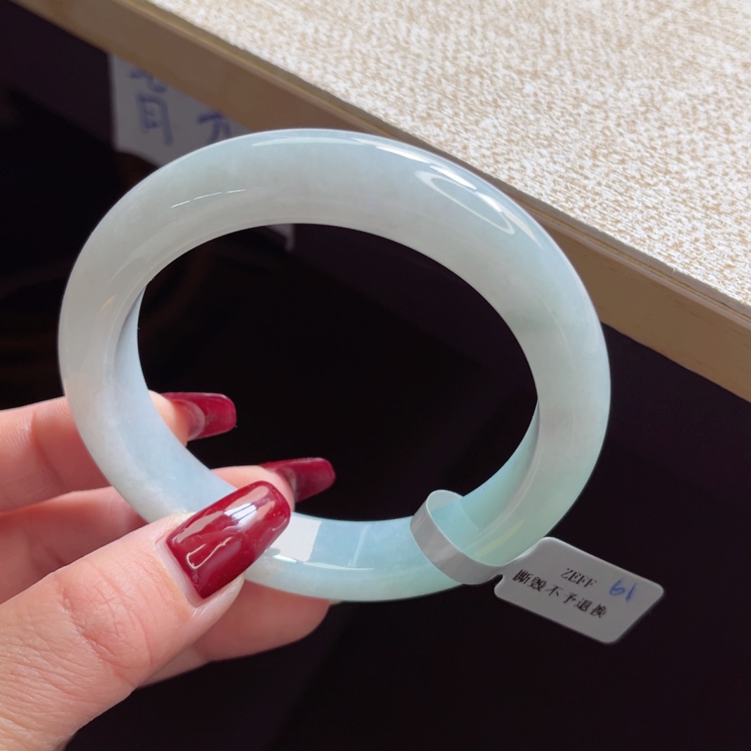 翡翠手镯未镶嵌手镯