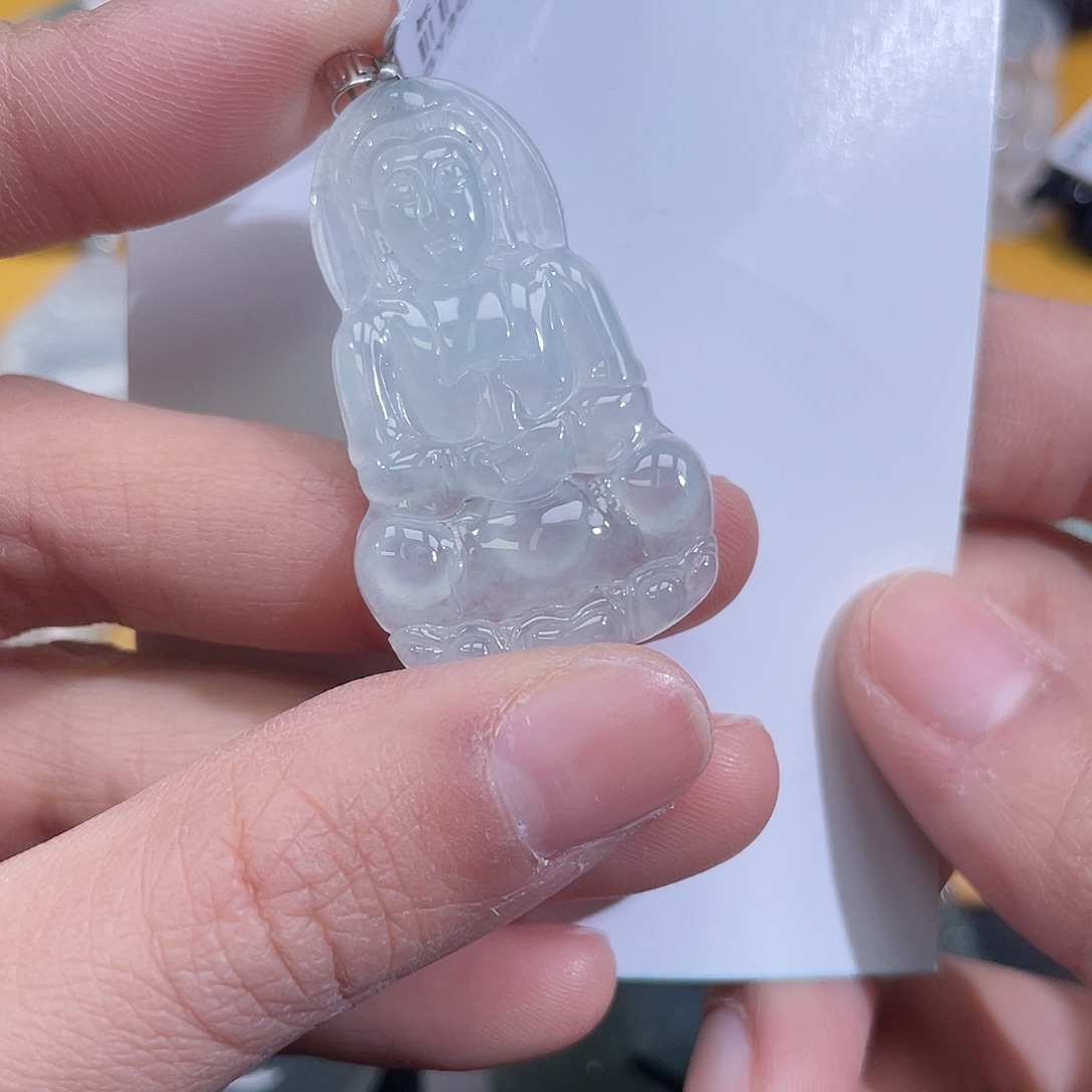 翡翠18K金镶嵌颈饰观音