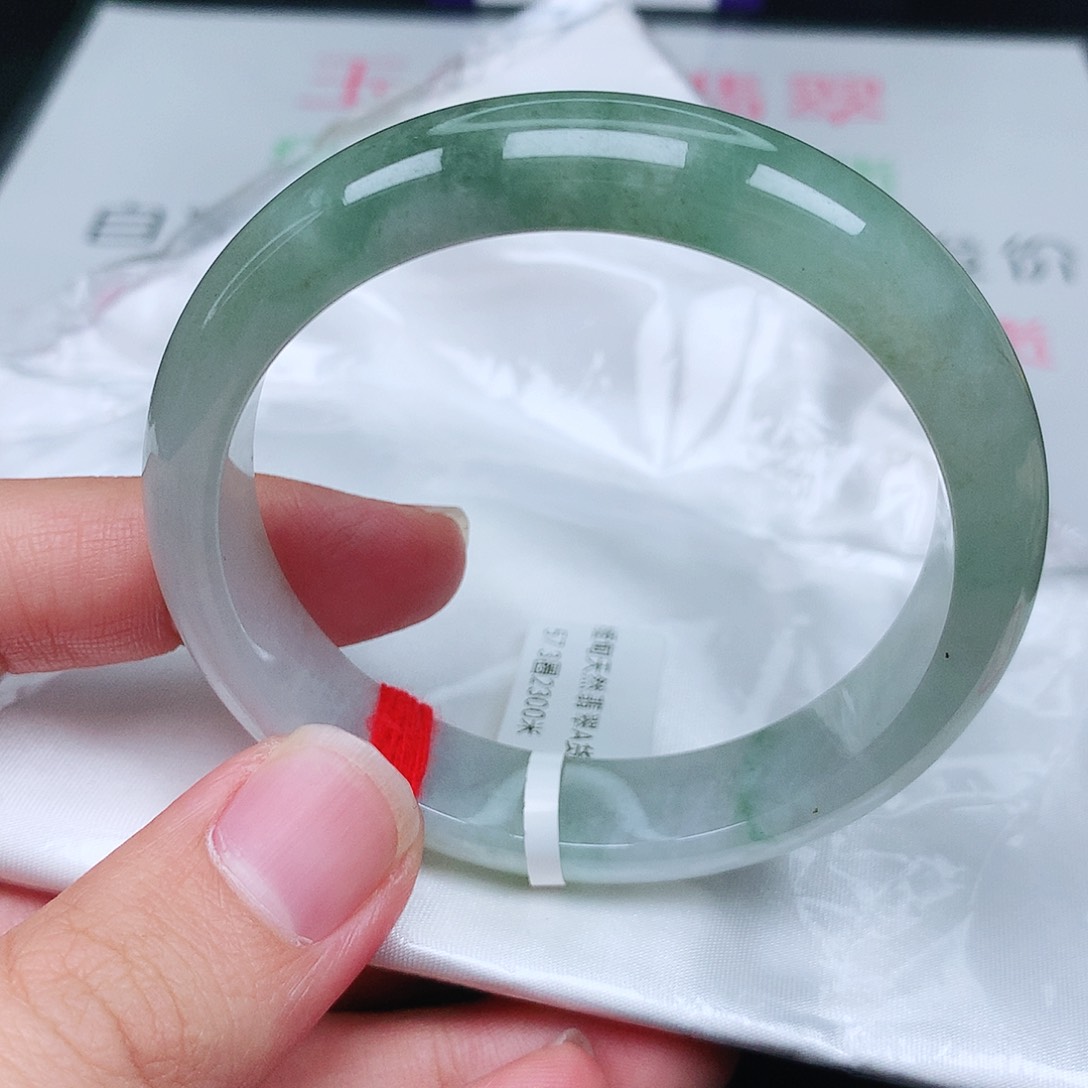 未镶嵌手镯翡翠天然翡翠手镯