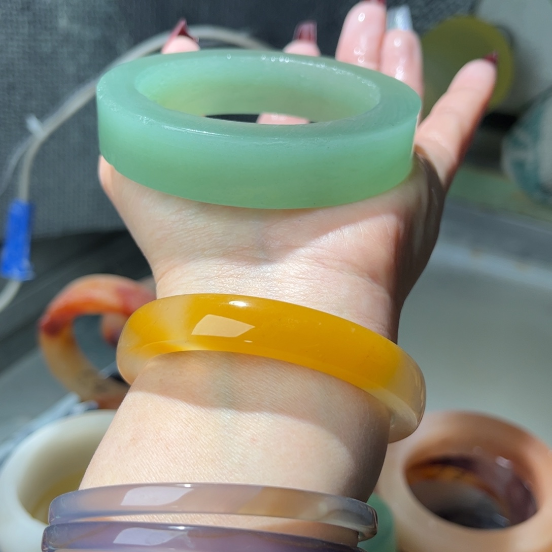 岁***好石英质玉未镶嵌手镯定制