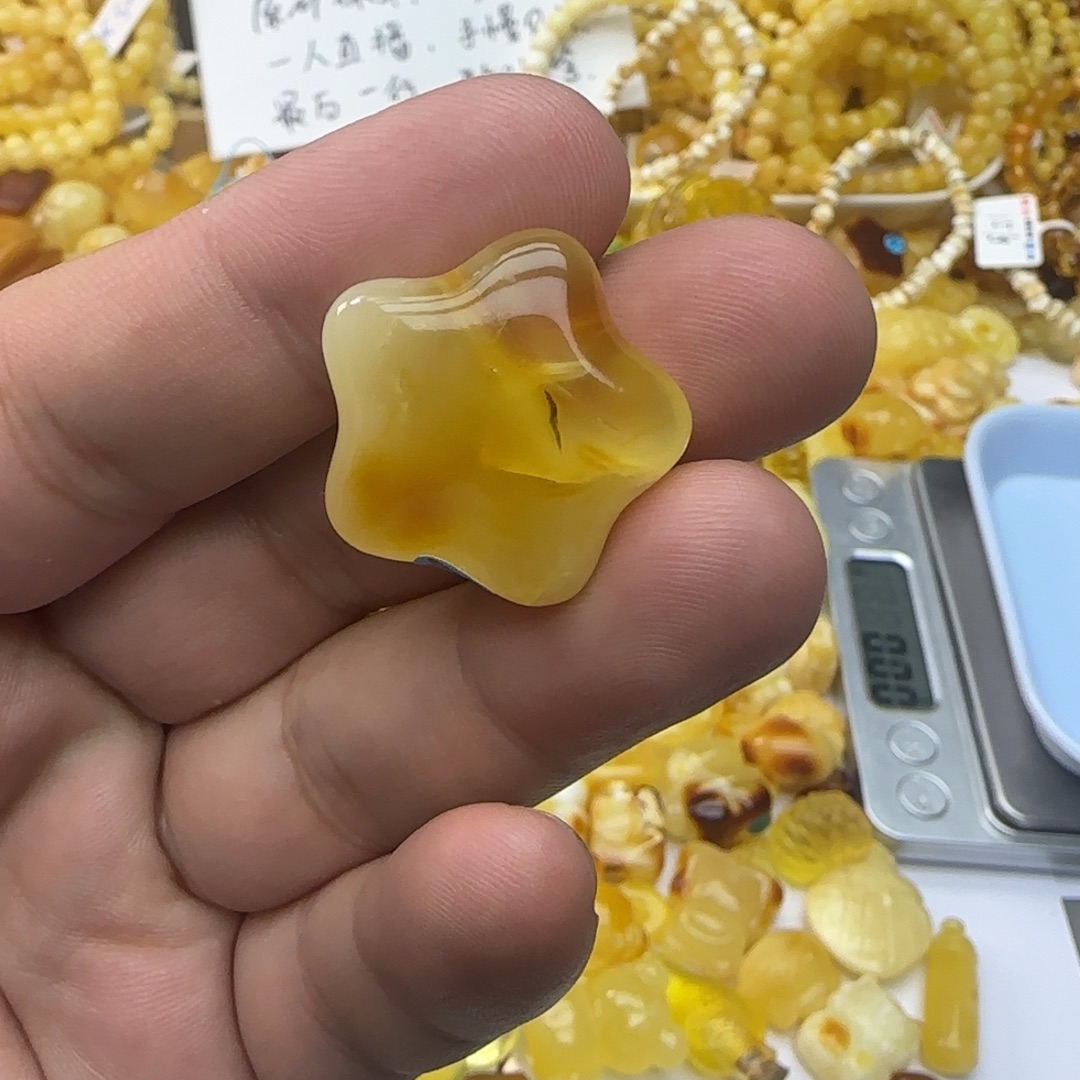 琥珀未镶嵌裸石3.28克有瑕02