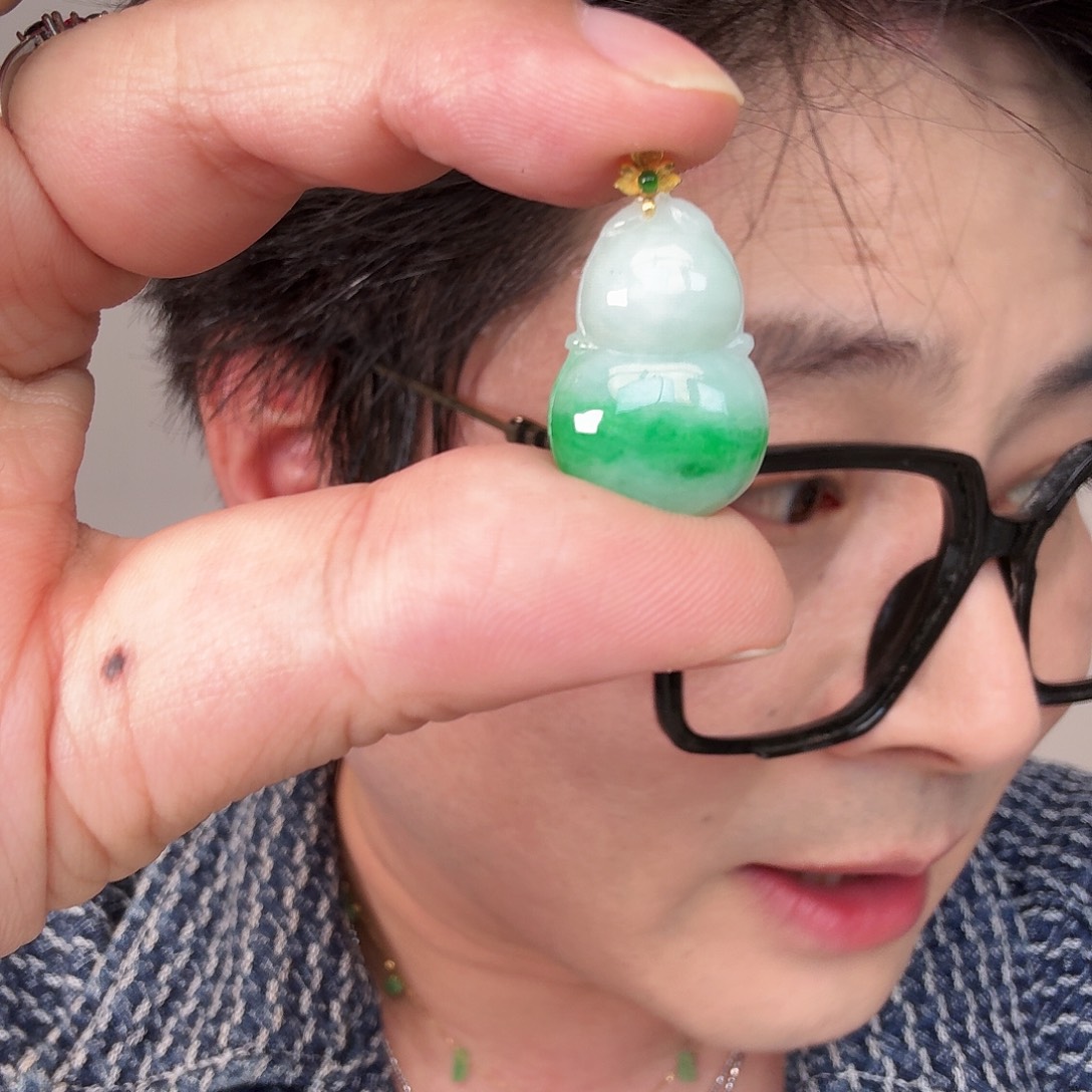 翡翠18K金镶嵌颈饰一件