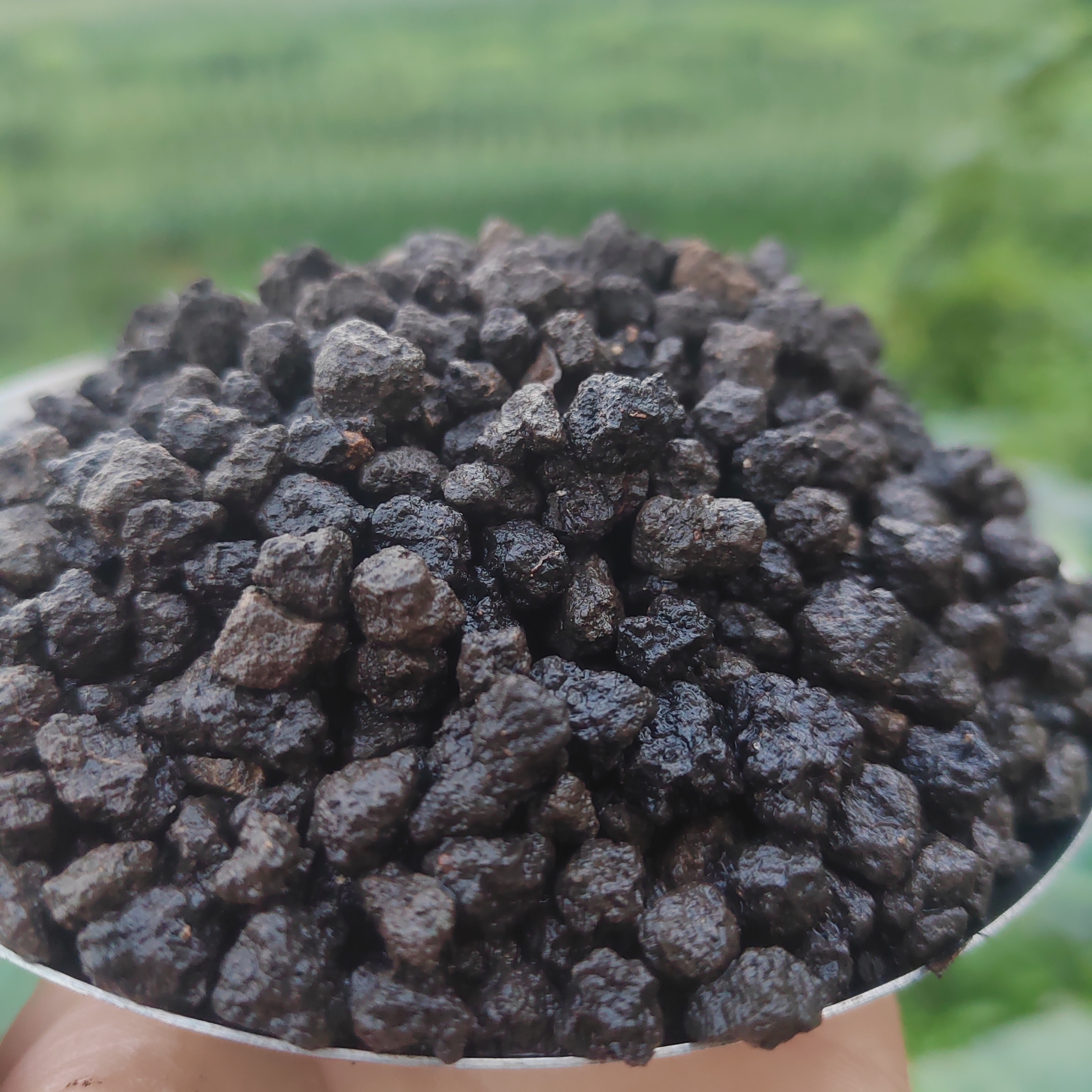 黑山土，中颗粒4mm一6mm，2斤装兰花铺面，蝴蝶兰君子兰种植