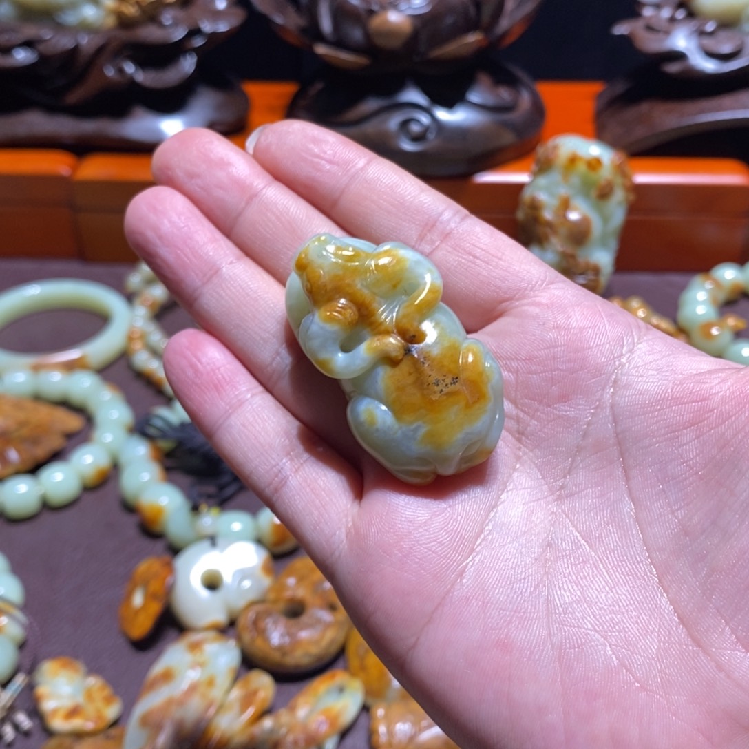 岫岩河磨玉（透闪石质玉）未镶嵌珠宝奇石