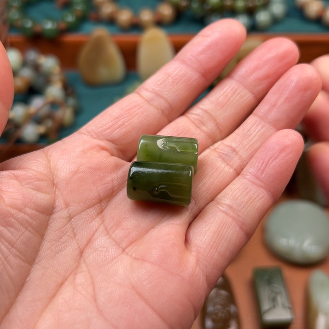 S***o和田玉未镶嵌颈饰