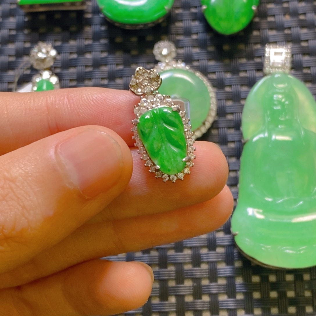 翡翠颈饰银S925镶嵌吊坠