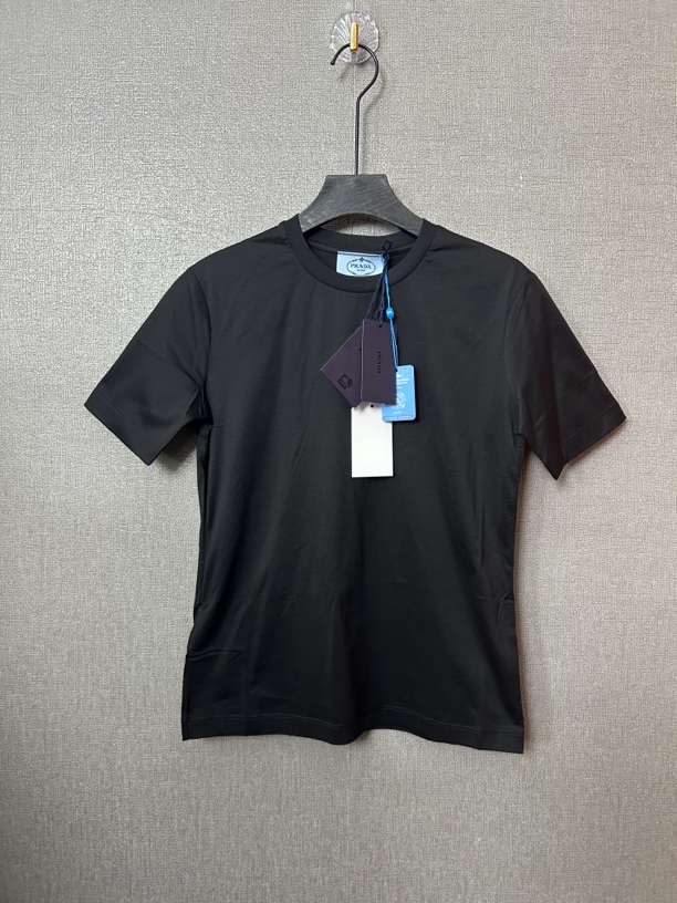 99新 Prada/普拉达 Prada黑色半袖99新