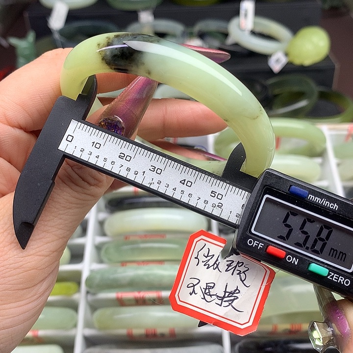 蛇纹石玉手镯未镶嵌793
