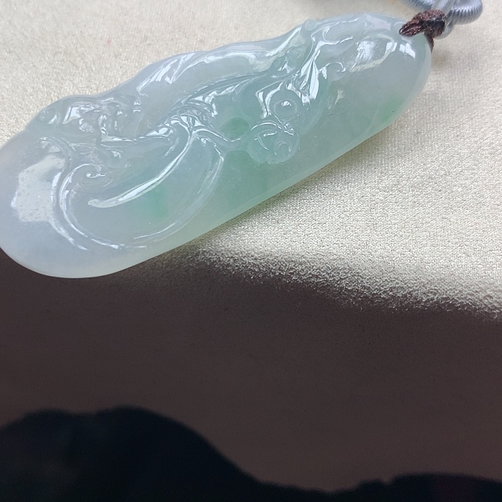 翡翠颈饰未镶嵌吊坠