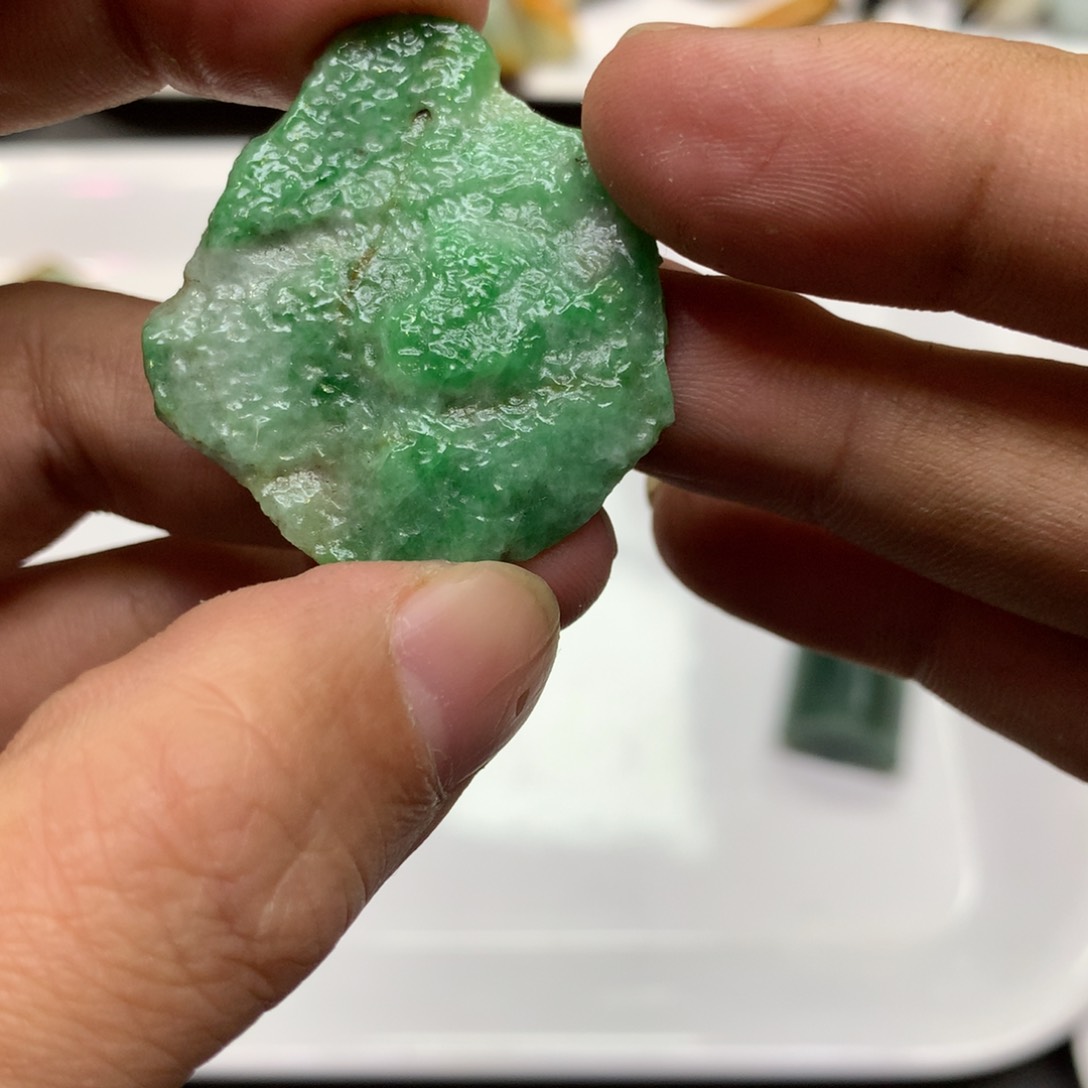 翡翠颈饰未镶嵌翡翠